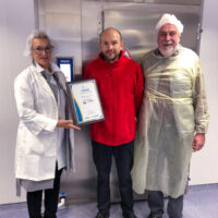 von Links: Frau Goßner (Dominikus-Ringeisen-Werk), Herr Sperber (Dominikus-Ringeisen-Werk), Rainer Herrmann (m2m systems)